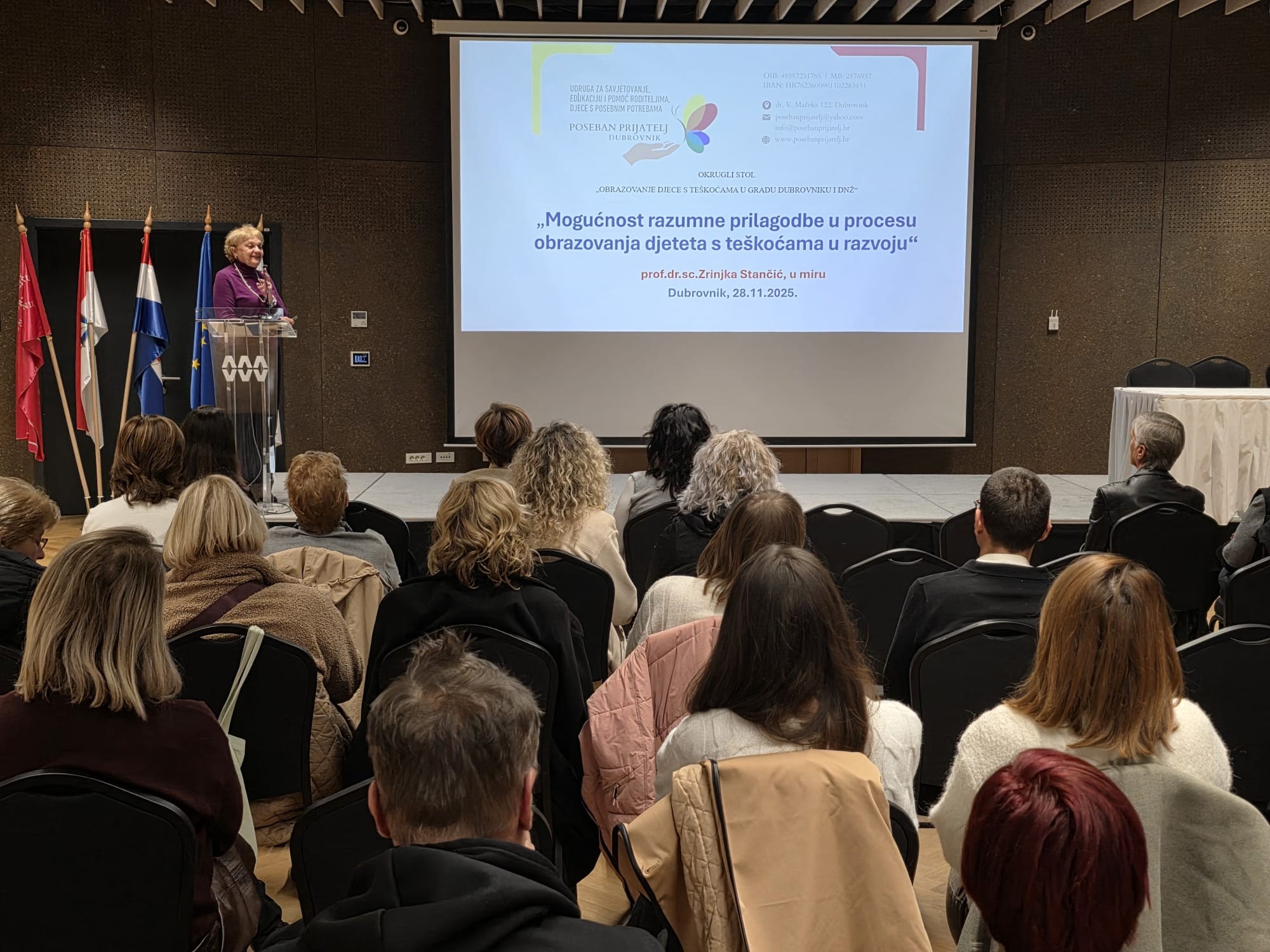 sudionici okruglog sotla - puna dovrana ljudi