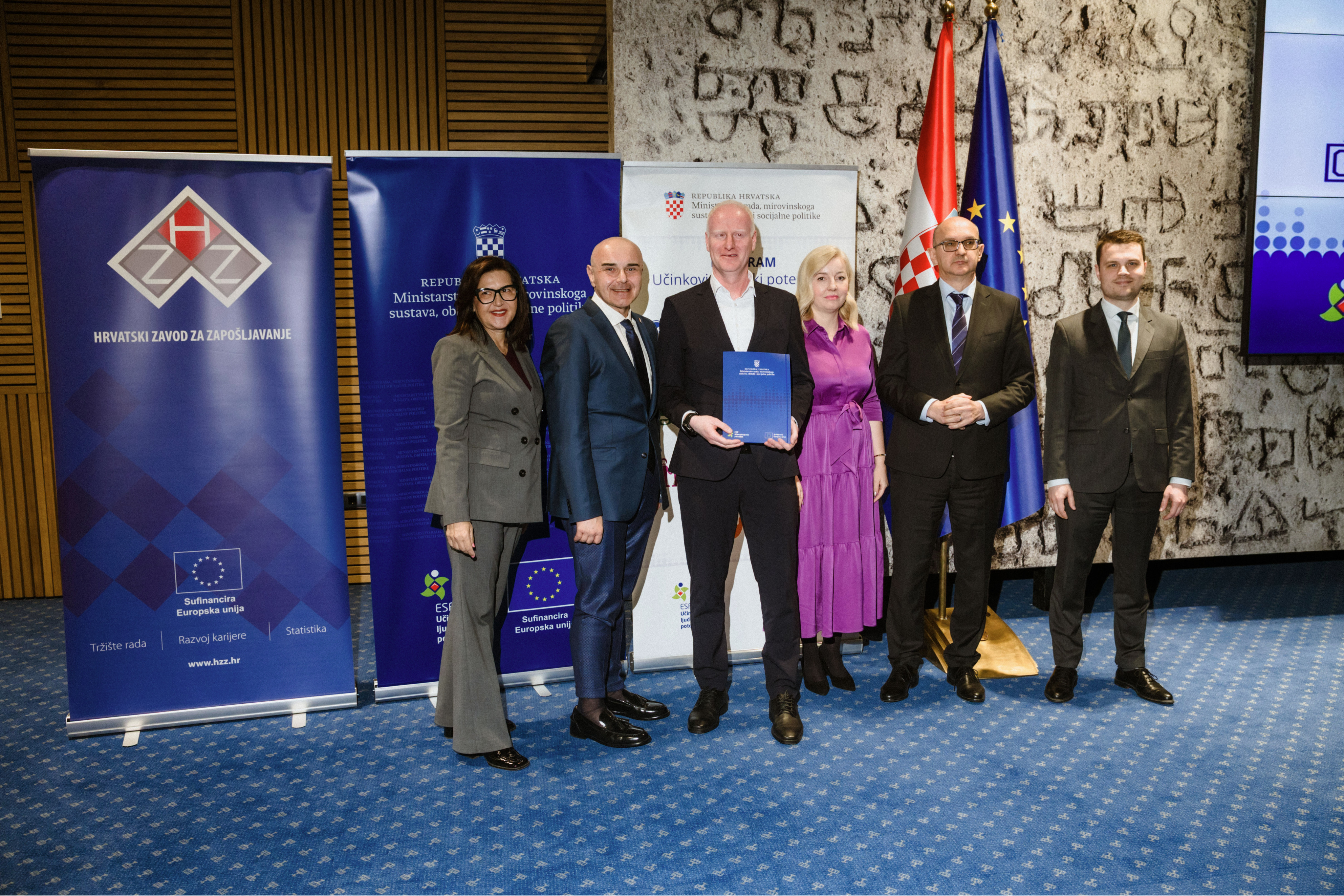 Predsjednik up2datea s ministrom i državnim tajnicima